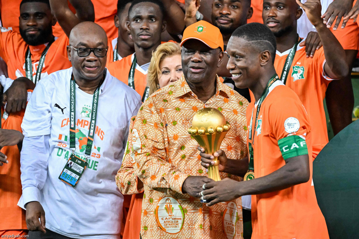 «الأفيال» يتزعمون إفريقيا